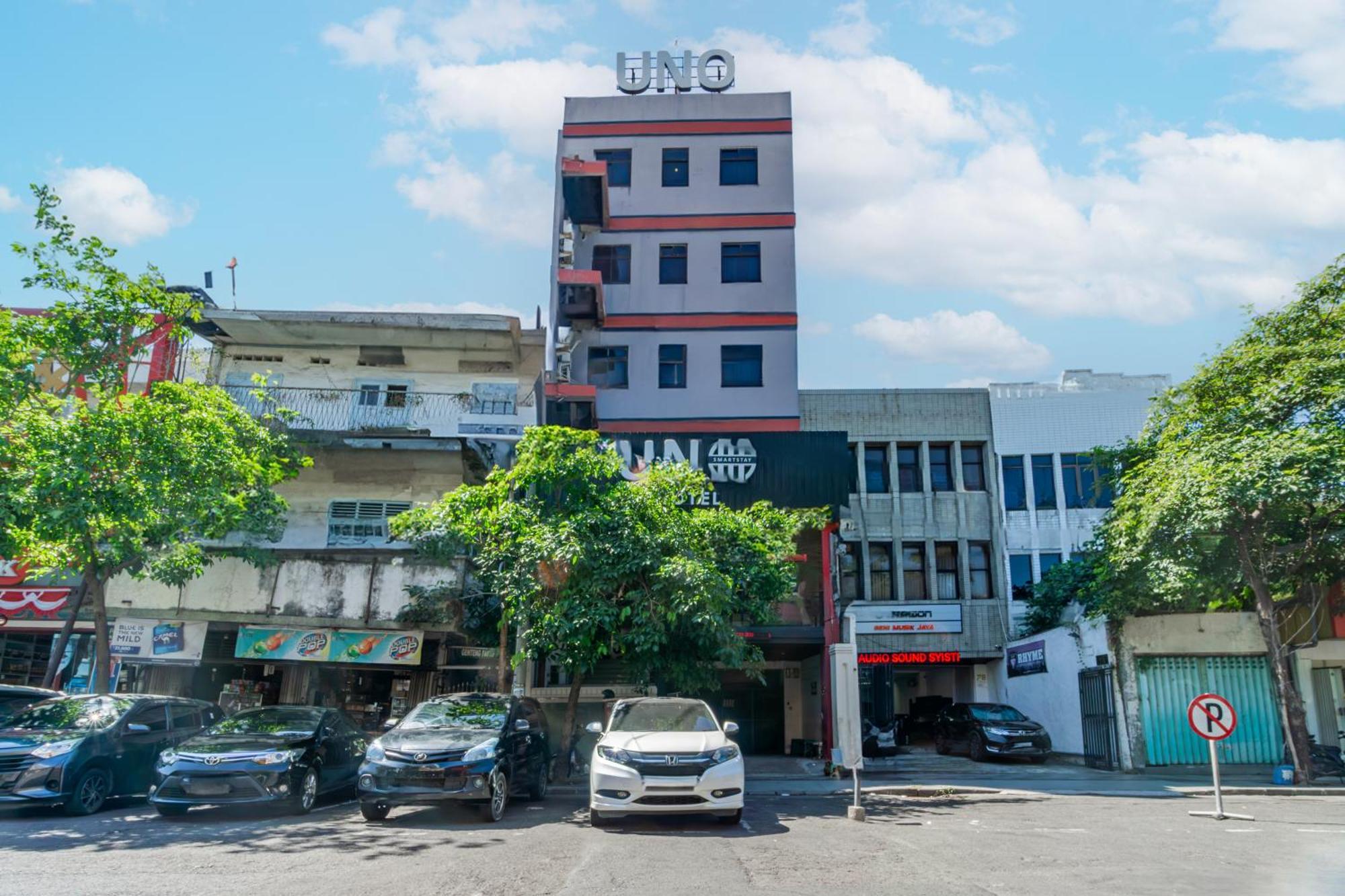 Hotel O Genteng Near Genteng Market Formerly Uno Hotel スラバヤ エクステリア 写真
