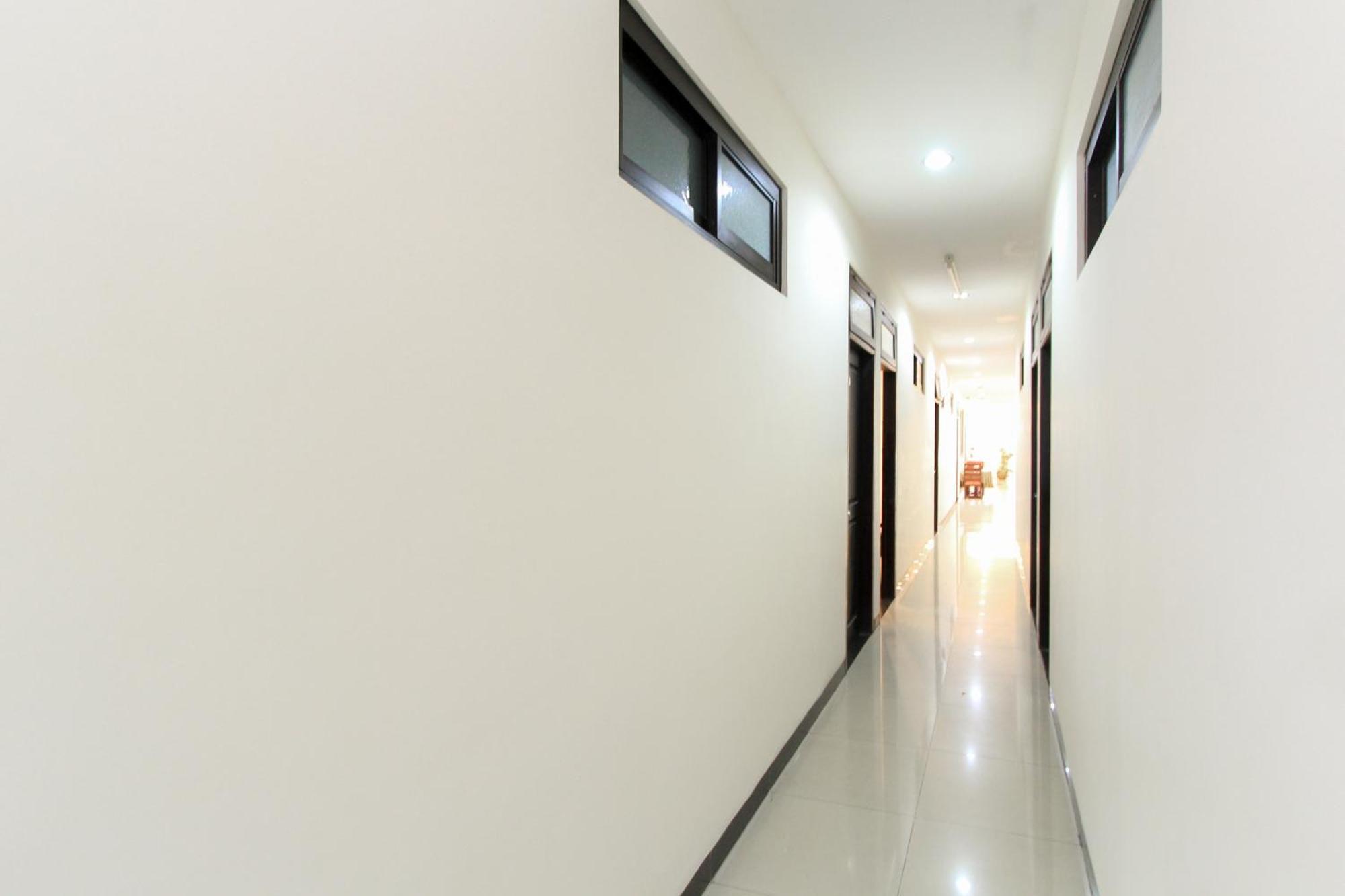 Hotel O Genteng Near Genteng Market Formerly Uno Hotel スラバヤ エクステリア 写真