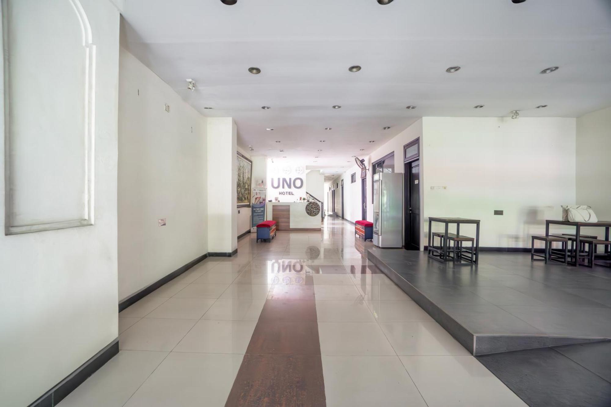 Hotel O Genteng Near Genteng Market Formerly Uno Hotel スラバヤ エクステリア 写真