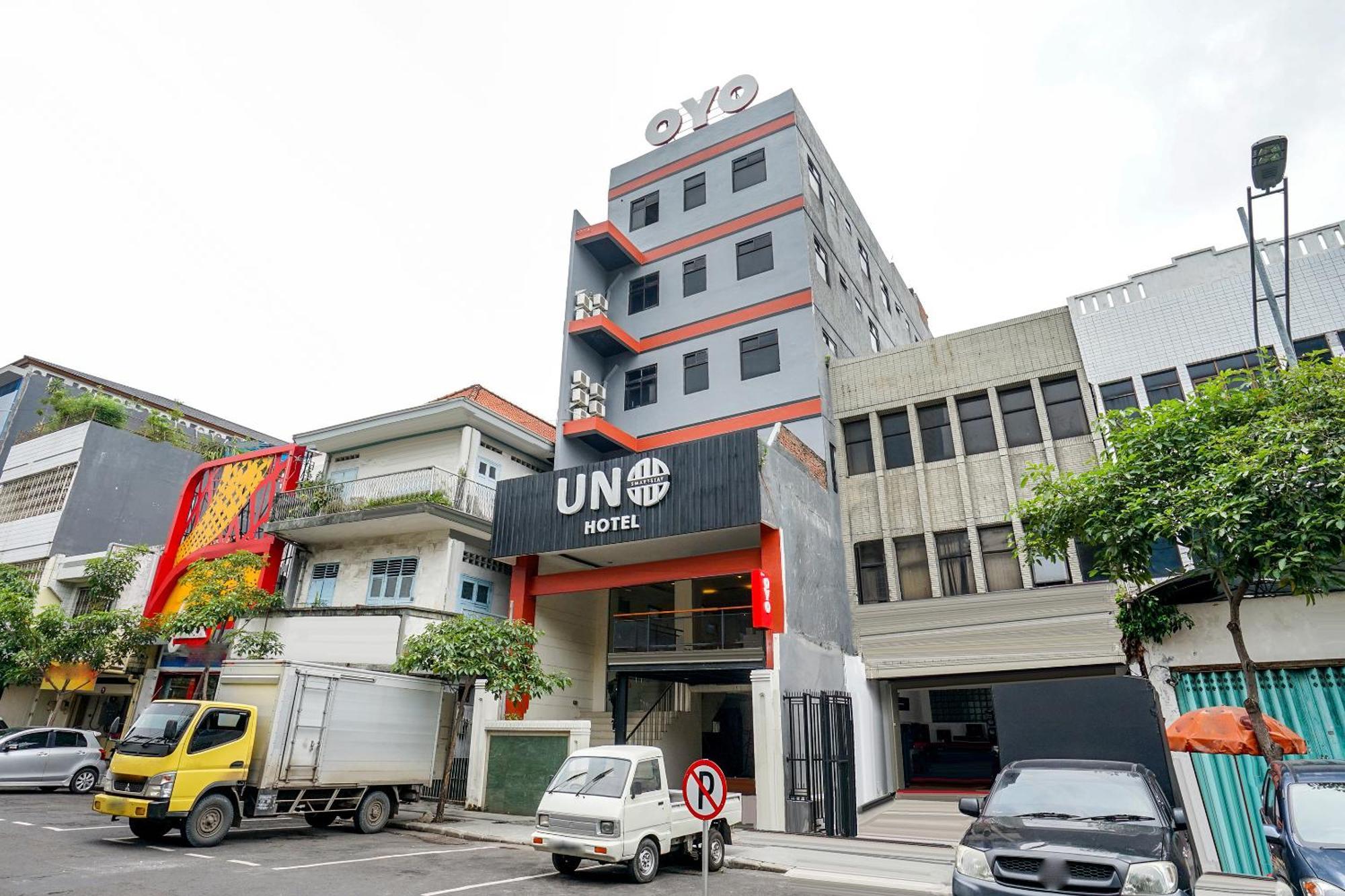 Hotel O Genteng Near Genteng Market Formerly Uno Hotel スラバヤ エクステリア 写真